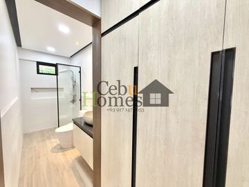 Modern Elegance: Newly Constructed 10-Bedroom Home for Sale in Maria Luisa Estate Park