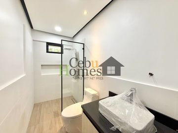 Modern Elegance: Newly Constructed 10-Bedroom Home for Sale in Maria Luisa Estate Park