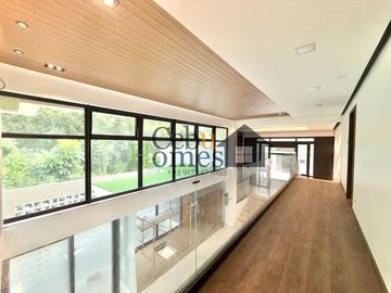 Modern Elegance: Newly Constructed 10-Bedroom Home for Sale in Maria Luisa Estate Park