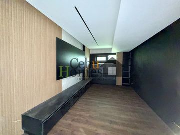 Modern Elegance: Newly Constructed 10-Bedroom Home for Sale in Maria Luisa Estate Park