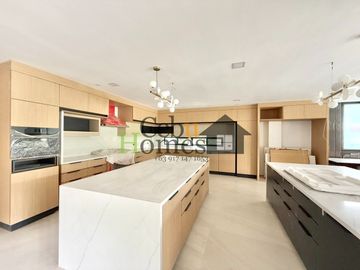 Modern Elegance: Newly Constructed 10-Bedroom Home for Sale in Maria Luisa Estate Park