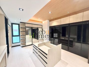 Modern Elegance: Newly Constructed 10-Bedroom Home for Sale in Maria Luisa Estate Park