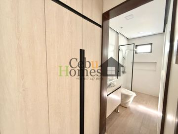 Modern Elegance: Newly Constructed 10-Bedroom Home for Sale in Maria Luisa Estate Park