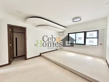 Modern Elegance: Newly Constructed 10-Bedroom Home for Sale in Maria Luisa Estate Park
