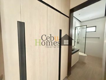 Modern Elegance: Newly Constructed 10-Bedroom Home for Sale in Maria Luisa Estate Park