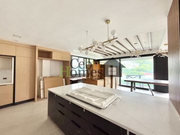 Modern Elegance: Newly Constructed 10-Bedroom Home for Sale in Maria Luisa Estate Park