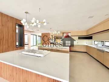 Modern Elegance: Newly Constructed 10-Bedroom Home for Sale in Maria Luisa Estate Park