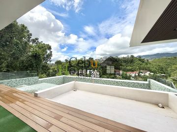Modern Elegance: Newly Constructed 10-Bedroom Home for Sale in Maria Luisa Estate Park