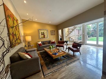 Venta de Hermosa Casa en Urbanización Los Alamos, cerca de UPC, Esan, Surco