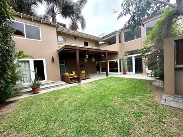 Venta de Hermosa Casa en Urbanización Los Alamos, cerca de UPC, Esan, Surco