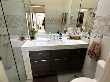 Venta de Hermosa Casa en Urbanización Los Alamos, cerca de UPC, Esan, Surco
