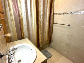 Venta de Hermosa Casa en Urbanización Los Alamos, cerca de UPC, Esan, Surco