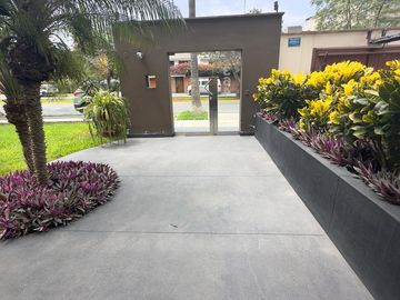 Venta de penthouse duplex frente a alameda en Chacarilla, Surco