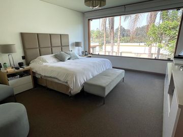 Venta de hermosa casa con terraza con bbq, piscina temperada, cava y bar en La Planicie, La Molina