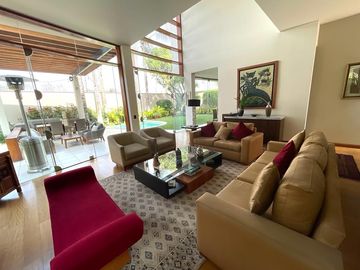 Venta de hermosa casa con terraza con bbq, piscina temperada, cava y bar en La Planicie, La Molina