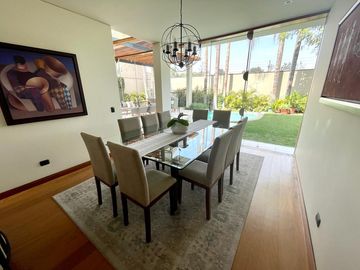 Venta de hermosa casa con terraza con bbq, piscina temperada, cava y bar en La Planicie, La Molina