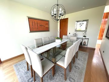 Venta de hermosa casa con terraza con bbq, piscina temperada, cava y bar en La Planicie, La Molina