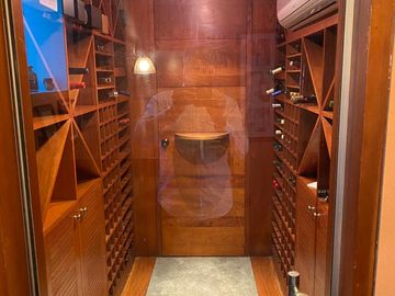 Venta de hermosa casa con terraza con bbq, piscina temperada, cava y bar en La Planicie, La Molina