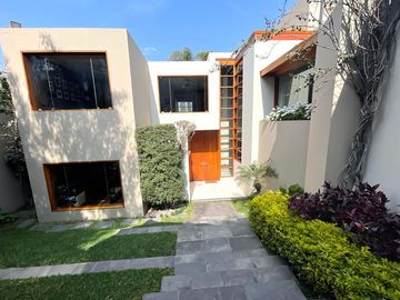 Venta de hermosa casa con terraza con bbq, piscina temperada, cava y bar en La Planicie, La Molina