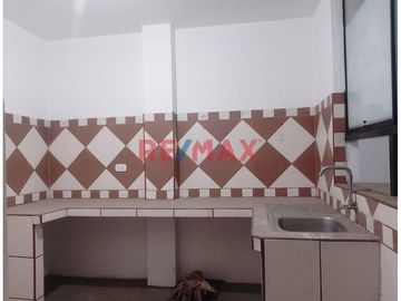 Se Vende Casa En Av. Santa Rosa San Juan De Lurigancho