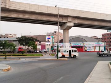 AMPLIO TERRENO COMERCIAL EN AVENIDA