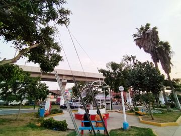 AMPLIO TERRENO COMERCIAL EN AVENIDA