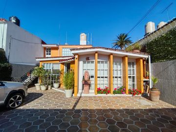 CÓMODA CASA DE UN NIVEL CON LOFT INDEPENDIENTE