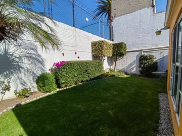 CÓMODA CASA DE UN NIVEL CON LOFT INDEPENDIENTE