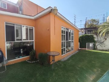 CÓMODA CASA DE UN NIVEL CON LOFT INDEPENDIENTE
