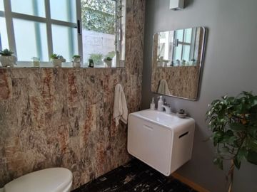 CÓMODA CASA DE UN NIVEL CON LOFT INDEPENDIENTE