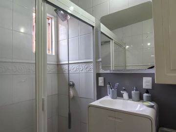 CÓMODA CASA DE UN NIVEL CON LOFT INDEPENDIENTE