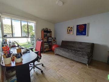CÓMODA CASA DE UN NIVEL CON LOFT INDEPENDIENTE