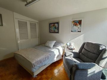 CÓMODA CASA DE UN NIVEL CON LOFT INDEPENDIENTE