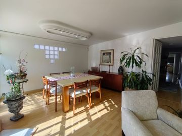 CÓMODA CASA DE UN NIVEL CON LOFT INDEPENDIENTE
