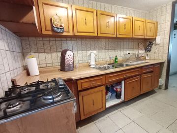 CASA EN VENTA, UN NIVEL, LOMAS DE CORTÉS. EXCELENTE UBICACIÓN, ESCRITURADA