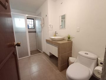 CASA EN VENTA, UN NIVEL, LOMAS DE CORTÉS. EXCELENTE UBICACIÓN, ESCRITURADA
