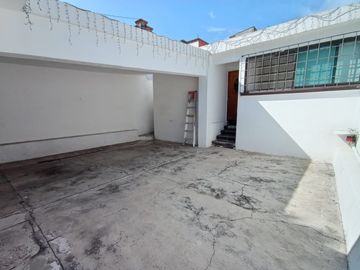 CASA EN VENTA, UN NIVEL, LOMAS DE CORTÉS. EXCELENTE UBICACIÓN, ESCRITURADA