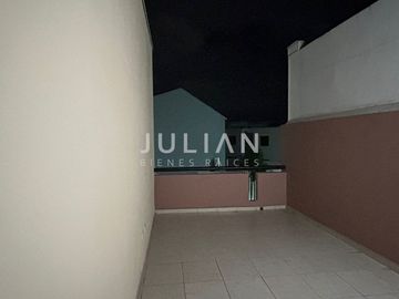Casa en venta en Almeria Residencial en Apodaca N.L. Equipada frente a esquina.