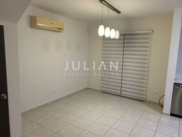 Casa en venta en Almeria Residencial en Apodaca N.L. Equipada frente a esquina.
