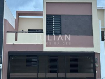 Casa en venta en Almeria Residencial en Apodaca N.L. Equipada frente a esquina.