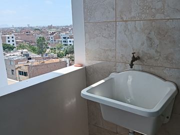 Departamento con Terraza Cruce de Av. Mayolo C/Universitaria Referencia: xel Ex-Restaurante Rinconcito Ayacuchano a 1/2 cdra.