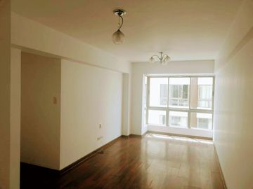 Venta de moderno departamento en Magdalena del Mar con estacionamiento
