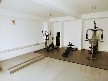 Venta de moderno departamento en Magdalena del Mar con estacionamiento