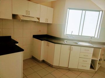 Venta de moderno departamento en Magdalena del Mar con estacionamiento