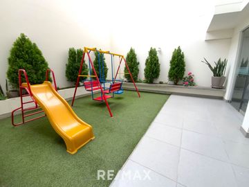 Venta de moderno departamento en Magdalena del Mar con estacionamiento