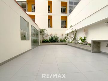 Venta de moderno departamento en Magdalena del Mar con estacionamiento