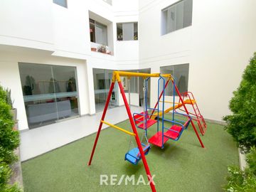 Venta de moderno departamento en Magdalena del Mar con estacionamiento