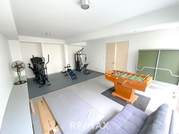 Venta de moderno departamento en Magdalena del Mar con estacionamiento