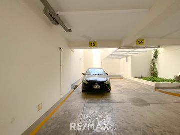 Venta de moderno departamento en Magdalena del Mar con estacionamiento