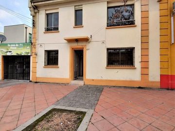 VENDO CASA MUY CENTRAL IDEAL PARA INSTALAR LOCAL DE COMIDA